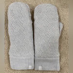Lululemon textured fleece lined mittens one size